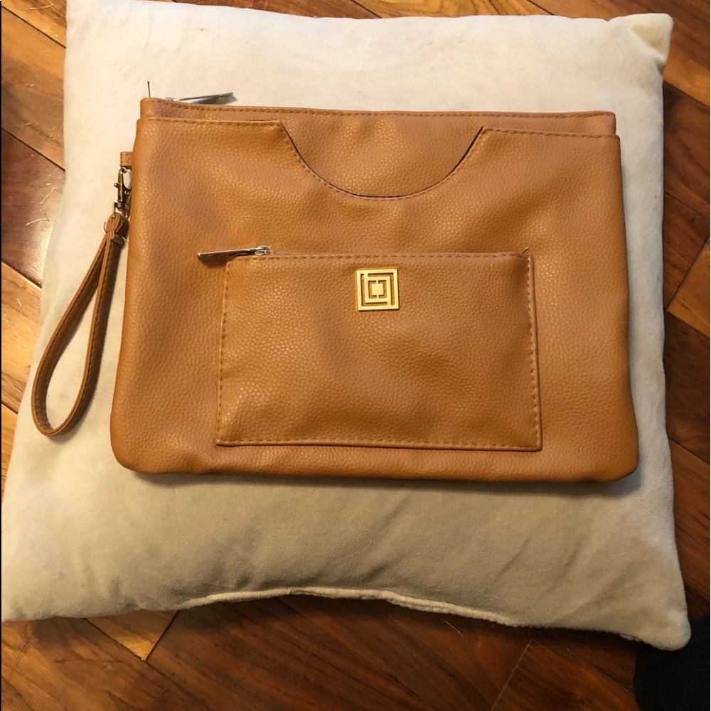 Liz Caliborne, Medium size wristlet. Leather